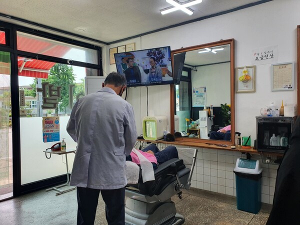 우산이발관 이미지